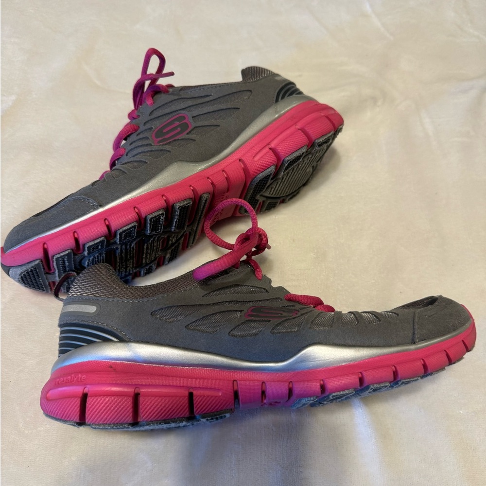 Skechers Run Tone Ups Women's Size 7.5 gray pink - Picture 2 of 10